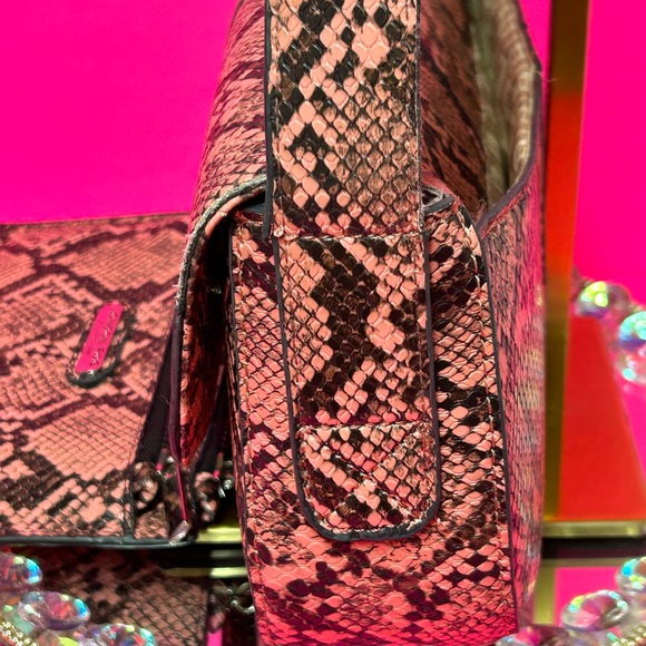 London Fog Pink & Black Snake Print Shoulder Bag w/Wristlet Approx. 11x 7 x 2.5 - Picture 8 of 16